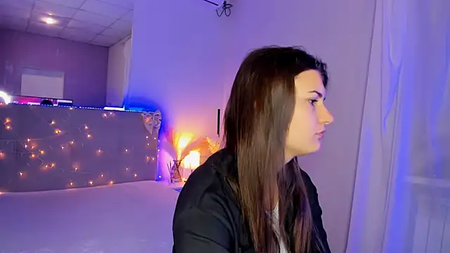 Laura Leee online show from July 13, 2026, 4:48 am
