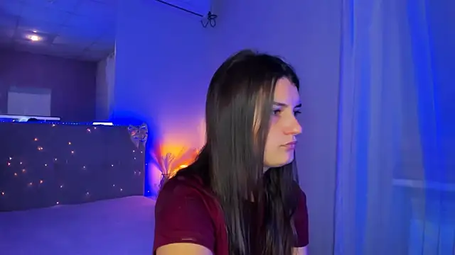 Laura Leee online show from July 17, 2026, 5:25 am