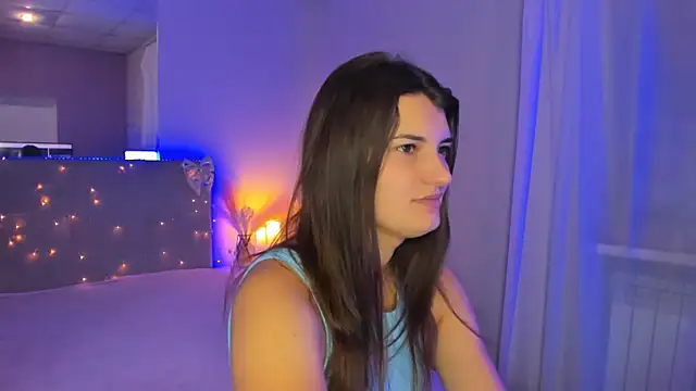 Laura Leee online show from July 22, 2026, 4:59 am