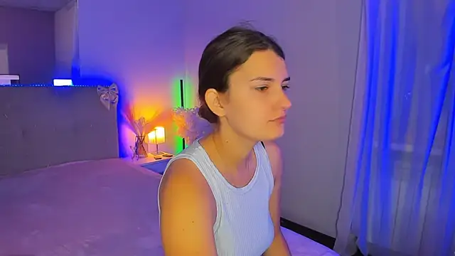 Laura Leee online show from July 28, 2026, 5:03 am