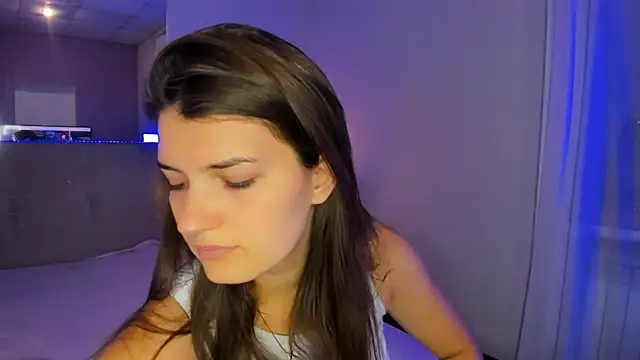 Laura Leee online show from August 3, 2026, 4:55 am