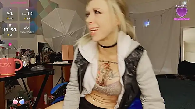 Snapshot of VeronicaRonnieTaylor chatting on December 25, 2024, 12:47 pm VeronicaRonnieTaylor online show from December 25, 2024, 12:47 pm