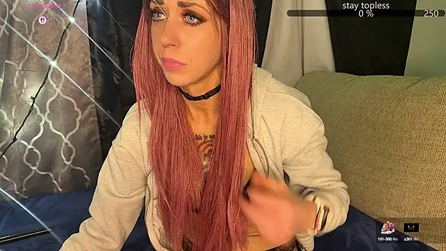 Snapshot of VeronicaRonnieTaylor chatting on October 9, 2025, 10:02 am VeronicaRonnieTaylor online show from October 9, 2025, 10:02 am