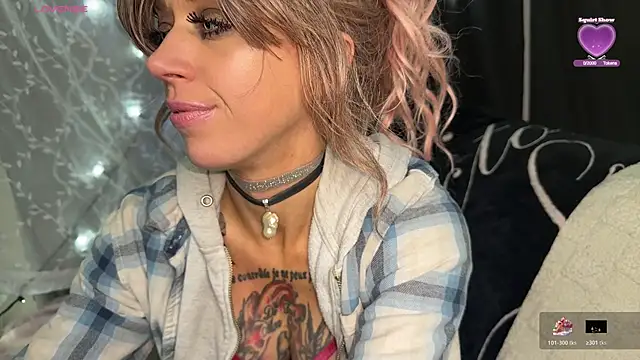 Snapshot of VeronicaRonnieTaylor chatting on October 29, 2025, 4:26 am VeronicaRonnieTaylor online show from October 29, 2025, 4:26 am