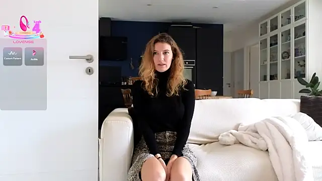 Luxymin34 online show from February 21, 2025, 1:33 pm