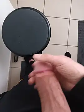 casper0303 online show from February 14, 2025, 9:34 am