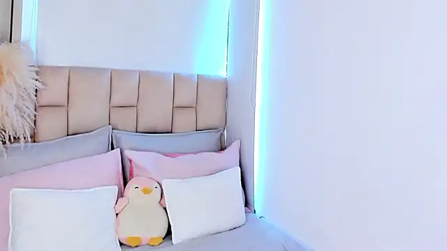 SpicySugar  online show from September 22, 2025, 7:05 pm