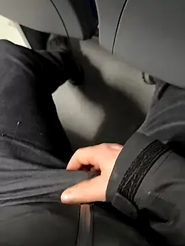 Snapshot of OdinWolf1990 chatting on February 14, 2025, 5:19 am OdinWolf1990 online show from February 14, 2025, 5:19 am