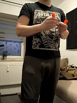 Snapshot of OdinWolf1990 chatting on February 20, 2025, 5:44 am OdinWolf1990 online show from February 20, 2025, 5:44 am