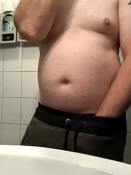 Snapshot of OdinWolf1990 chatting on October 18, 2025, 5:32 am OdinWolf1990 online show from October 18, 2025, 5:32 am