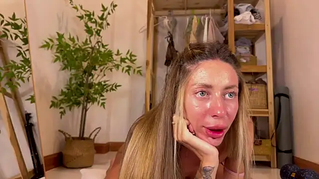    art online show from November 4, 2025, 11:42 am