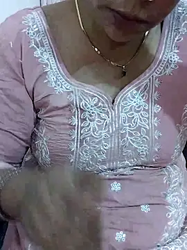 Snapshot of Urmila_bhabhii chatting on May 7, 2026, 3:23 am Urmila bhabhii online show from May 7, 2026, 3:23 am