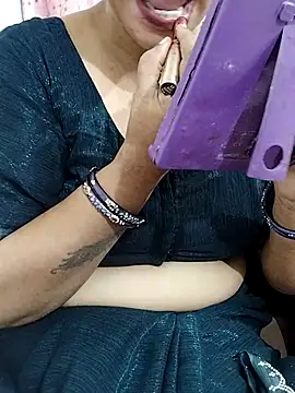 Snapshot of Urmila_bhabhii chatting on July 31, 2026, 3:39 am Urmila bhabhii online show from July 31, 2026, 3:39 am