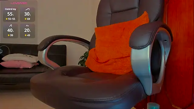 MrLonely02 online show from February 4, 2025, 4:39 pm