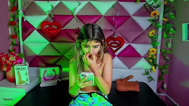 NahomiConnor  online show from March 18, 2025, 12:47 pm