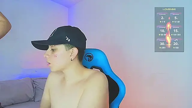 Snapshot of aron_wi chatting on December 18, 2024, 9:08 pm aron wi online show from December 18, 2024, 9:08 pm