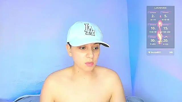 Snapshot of aron_wi chatting on December 20, 2024, 2:19 am aron wi online show from December 20, 2024, 2:19 am