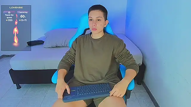 Snapshot of aron_wi chatting on January 12, 2025, 8:03 pm aron wi online show from January 12, 2025, 8:03 pm