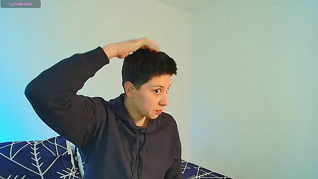 Snapshot of aron_wi chatting on March 4, 2025, 4:09 pm aron wi online show from March 4, 2025, 4:09 pm