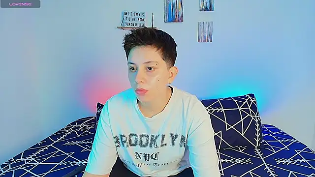 Snapshot of aron_wi chatting on March 15, 2025, 6:14 am aron wi online show from March 15, 2025, 6:14 am