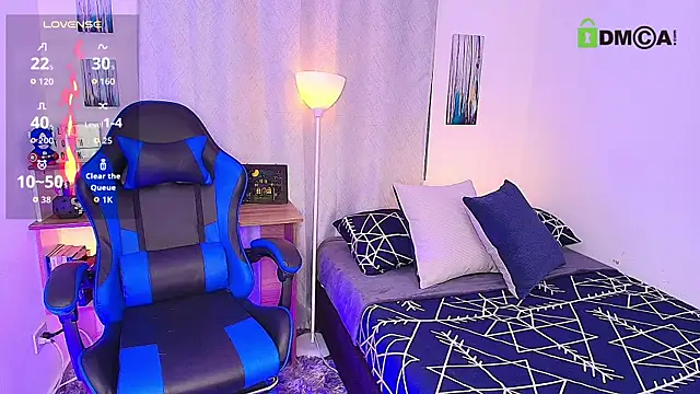 Snapshot of aron_wi chatting on November 3, 2025, 10:38 am aron wi online show from November 3, 2025, 10:38 am