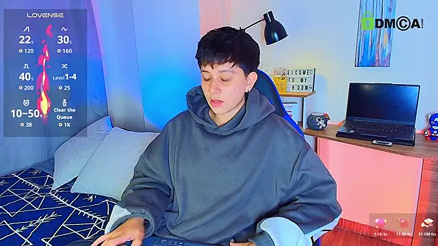 Snapshot of aron_wi chatting on December 14, 2025, 10:36 pm aron wi online show from December 14, 2025, 10:36 pm