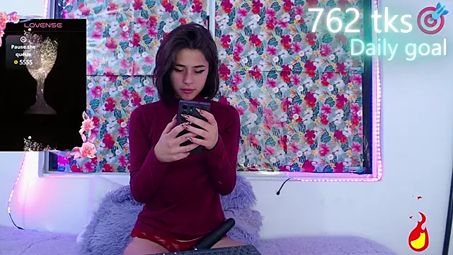 Snapshot of -Gwen- chatting on January 17, 2025, 5:11 am -Gwen- online show from January 17, 2025, 5:11 am