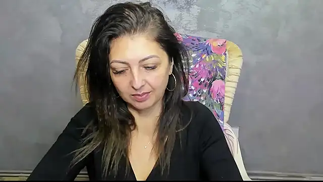 Snapshot of DivinSandra chatting on December 2, 2024, 7:47 am DivinSandra online show from December 2, 2024, 7:47 am
