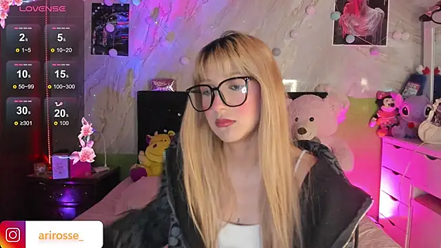 Snapshot of ariana_rosse__ chatting on October 30, 2025, 9:44 am ariana rosse online show from October 30, 2025, 9:44 am