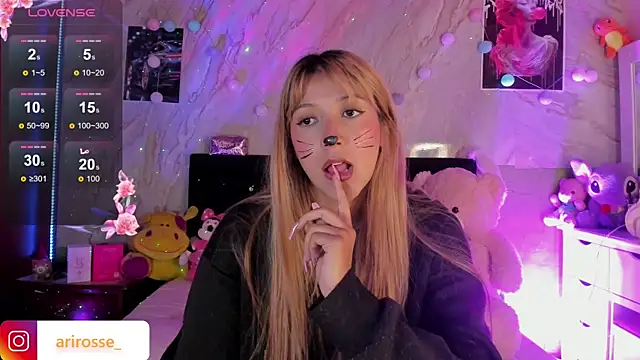 Snapshot of ariana_rosse__ chatting on October 31, 2025, 8:59 am ariana rosse online show from October 31, 2025, 8:59 am