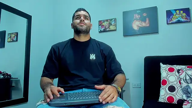 Snapshot of SamirHazard97 chatting on December 12, 2024, 1:43 am SamirHazard97 online show from December 12, 2024, 1:43 am