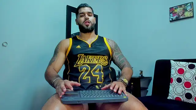 Snapshot of SamirHazard97 chatting on January 19, 2025, 2:36 am SamirHazard97 online show from January 19, 2025, 2:36 am