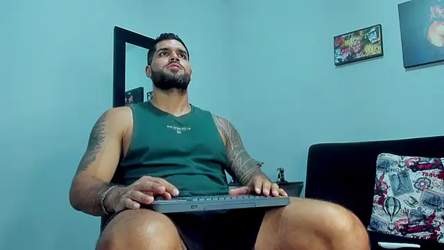 Snapshot of SamirHazard97 chatting on January 31, 2025, 11:35 pm SamirHazard97 online show from January 31, 2025, 11:35 pm