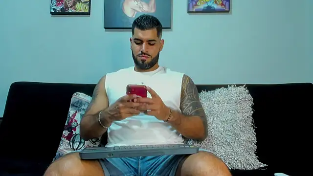 Snapshot of SamirHazard97 chatting on February 2, 2025, 2:06 am SamirHazard97 online show from February 2, 2025, 2:06 am