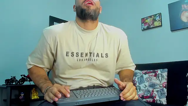 Snapshot of SamirHazard97 chatting on February 23, 2025, 1:57 am SamirHazard97 online show from February 23, 2025, 1:57 am