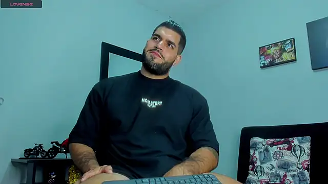 Snapshot of SamirHazard97 chatting on February 28, 2025, 12:32 am SamirHazard97 online show from February 28, 2025, 12:32 am