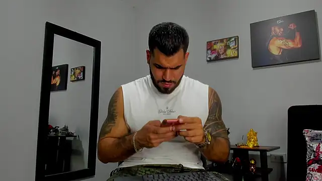 Snapshot of SamirHazard97 chatting on October 21, 2025, 9:04 pm SamirHazard97 online show from October 21, 2025, 9:04 pm