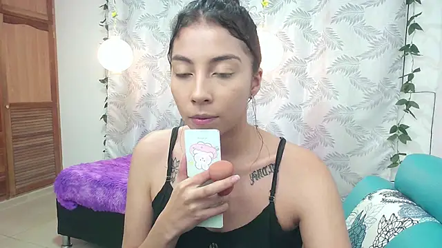 Snapshot of Mya_paris chatting on December 18, 2024, 10:57 pm Mya paris online show from December 18, 2024, 10:57 pm