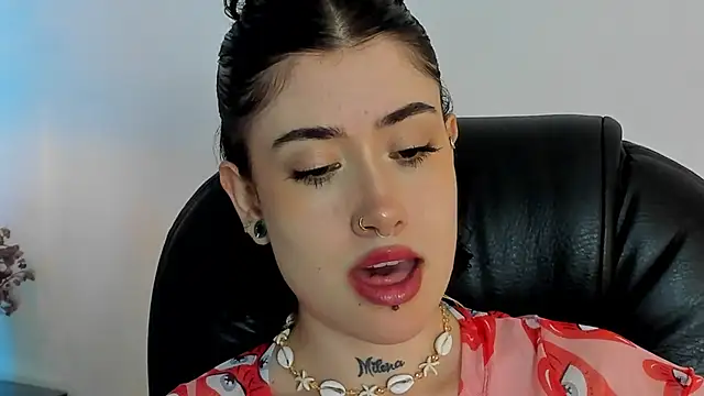 melody suarez online show from December 29, 2024, 1:34 am