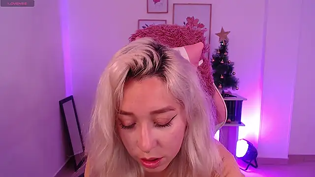 Snapshot of Dahlia__espresso chatting on December 17, 2024, 6:09 pm Dahlia espresso online show from December 17, 2024, 6:09 pm