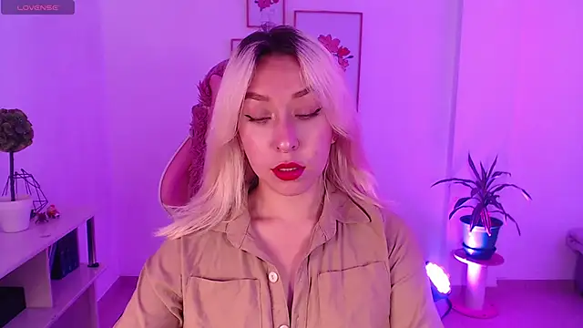 Snapshot of Dahlia__espresso chatting on February 5, 2025, 6:04 pm Dahlia espresso online show from February 5, 2025, 6:04 pm