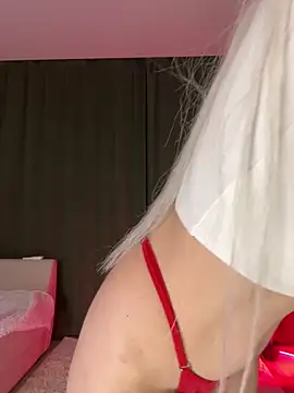 Snapshot of LoveLuna_ chatting on May 29, 2026, 10:19 pm LoveLuna online show from May 29, 2026, 10:19 pm