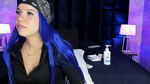 MelaniieRoux online show from March 18, 2025, 1:32 am