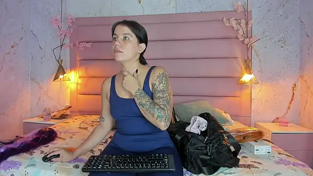 MelaniieRoux online show from October 24, 2025, 7:32 pm