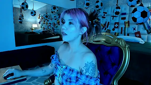 Snapshot of MelaniieRoux chatting on July 11, 2026, 7:38 pm MelaniieRoux online show from July 11, 2026, 7:38 pm