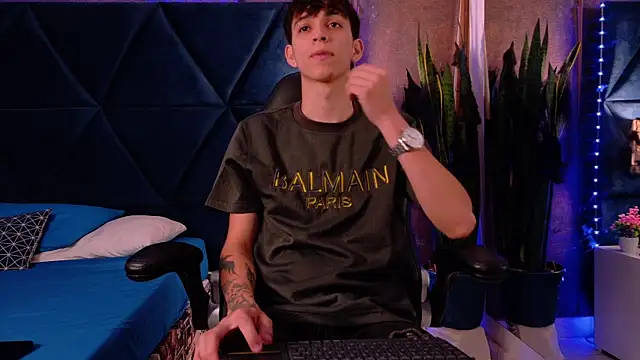 Snapshot of Lion_Foster01 chatting on October 23, 2025, 12:04 pm Lion Foster01 online show from October 23, 2025, 12:04 pm