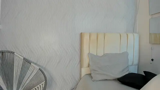 Snapshot of miranda_villa chatting on February 23, 2025, 12:27 pm miranda villa online show from February 23, 2025, 12:27 pm