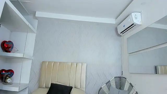 Snapshot of miranda_villa chatting on March 19, 2025, 12:34 pm miranda villa online show from March 19, 2025, 12:34 pm