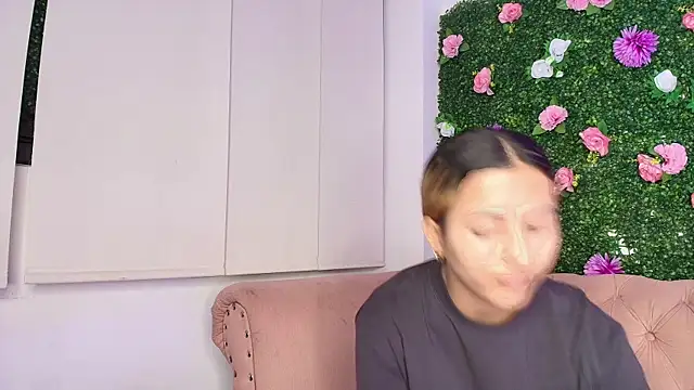 Snapshot of miranda_villa chatting on September 23, 2025, 12:30 pm miranda villa online show from September 23, 2025, 12:30 pm