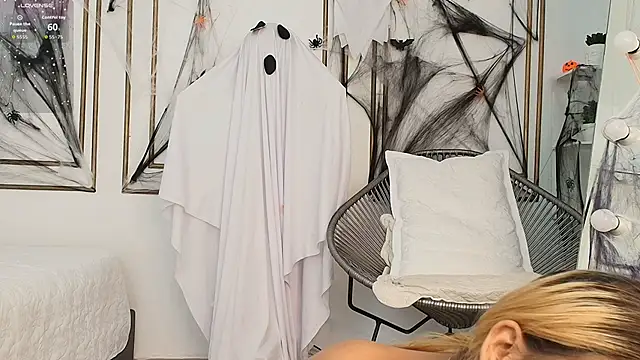 Snapshot of miranda_villa chatting on October 19, 2025, 12:50 pm miranda villa online show from October 19, 2025, 12:50 pm